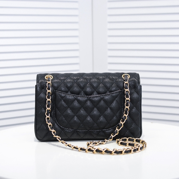 シャネルバッグ背面デザイン